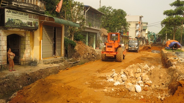 Thi công đường giao thông tại thị trấn Quốc Oai, huyện Quốc Oai: Chủ đầu tư xin rút kinh nghiệm - Ảnh 1