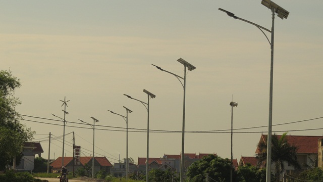 Người dân Phú Xuyên thụ hưởng điện chiếu sáng từ năng lượng mặt trời - Ảnh 5