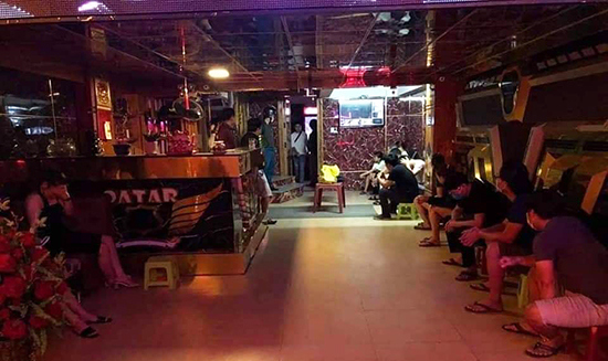 Đà Nẵng: Hàng chục đối tượng “bay lắc” trong quán karaoke bất chấp lệnh cấm - Ảnh 1