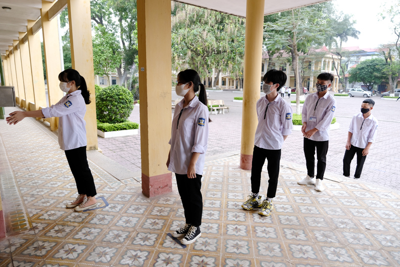 Hình ảnh ấn tượng học sinh Hà Nội trở lại trường sau 3 tháng nghỉ chống dịch Covid-19 - Ảnh 21