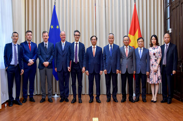 Trao các công hàm về việc Việt Nam phê chuẩn Hiệp định EVFTA và EVIPA - Ảnh 2