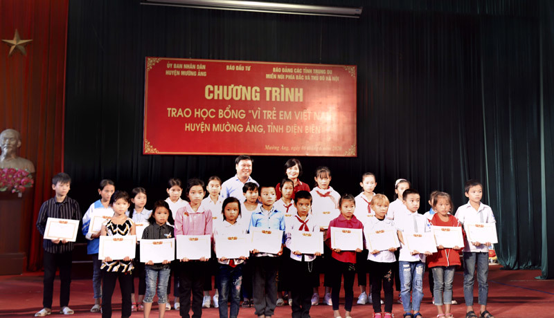 SeABank trao tặng nhà cho hộ nghèo và học bổng khuyến học cho những trẻ em gặp khó khăn tại Điện Biên - Ảnh 1
