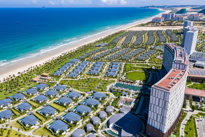 Công bố Khu nghỉ dưỡng Mövenpick Resort Cam Ranh và Radisson Blu Resort Cam Ranh đạt chuẩn 5 sao - Ảnh 1