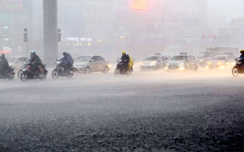Thời tiết ngày 12/5: Bắc Bộ mưa dông diện rộng, Hà Nội có nơi mưa rất to - Ảnh 1