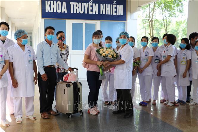 Bệnh viện Đa khoa tỉnh Ninh Bình điều trị khỏi 10/10 bệnh nhân mắc Covid-19 - Ảnh 1