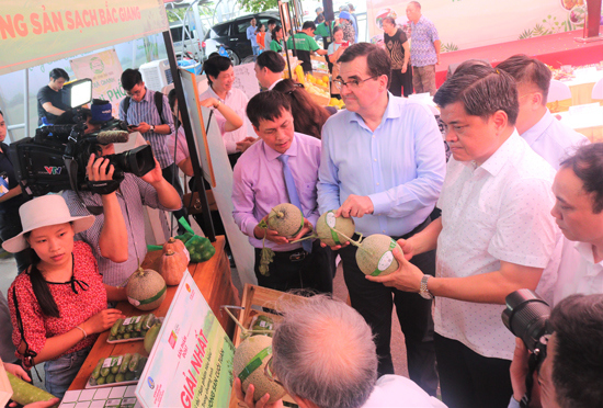 Chợ phiên Nông sản cuối tuần lần đầu tiên được tổ chức tại Hà Nội - Ảnh 1