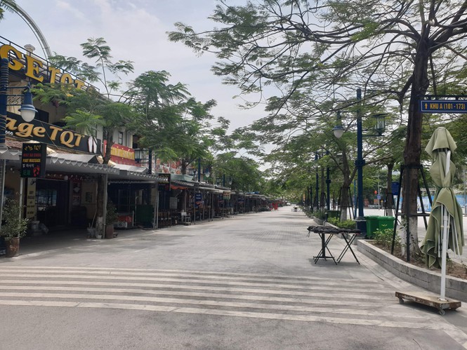 Hàng nghìn khách chen chúc ở Sầm Sơn, Hạ Long không bóng người trong ngày 30/4 - Ảnh 6