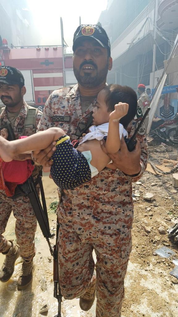 Pakistan: Máy bay rơi sập nhà dân chỉ ít ngày sau khi nối lại đường bay - Ảnh 3