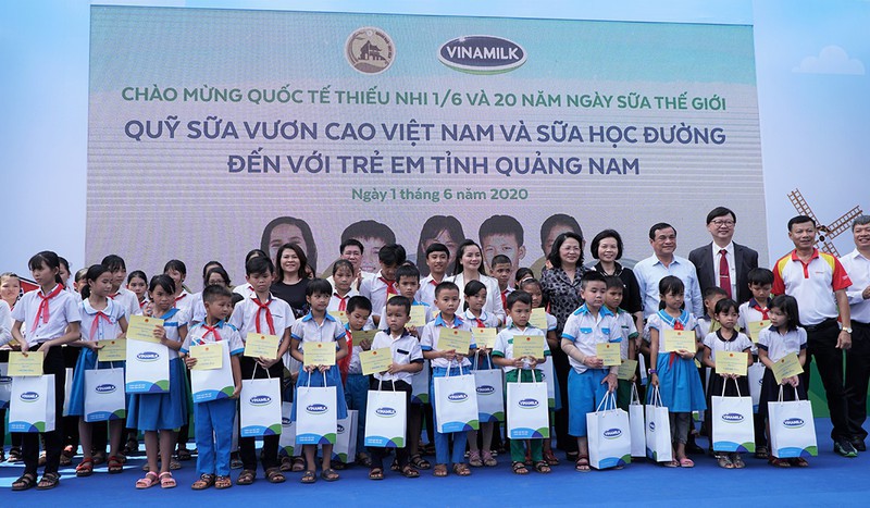 34.000 trẻ em Quảng Nam đón nhận niềm vui uống sữa từ Vinamilk trong ngày 1/6 - Ảnh 8