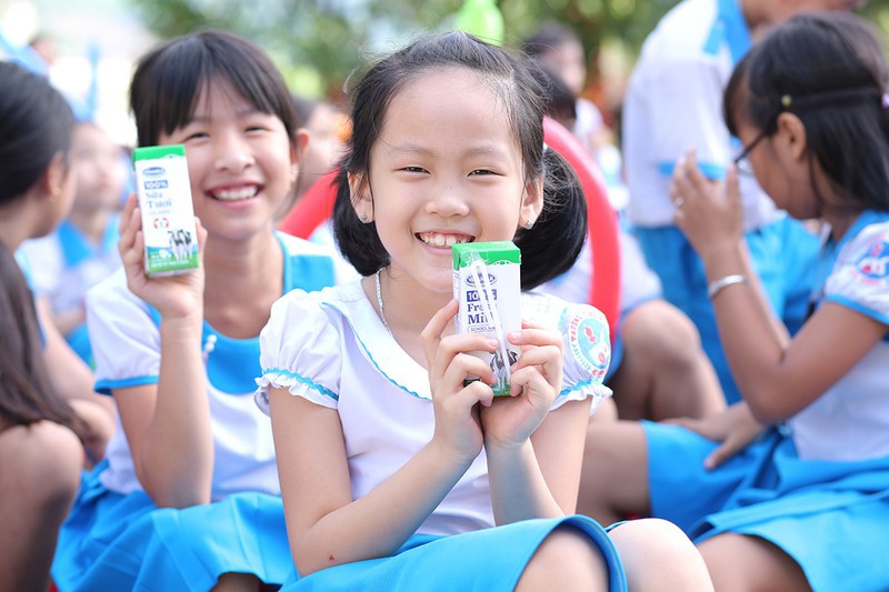 34.000 trẻ em Quảng Nam đón nhận niềm vui uống sữa từ Vinamilk trong ngày 1/6 - Ảnh 6