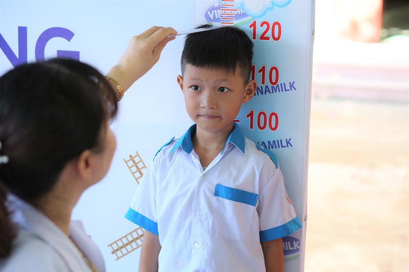 34.000 trẻ em Quảng Nam đón nhận niềm vui uống sữa từ Vinamilk trong ngày 1/6 - Ảnh 4