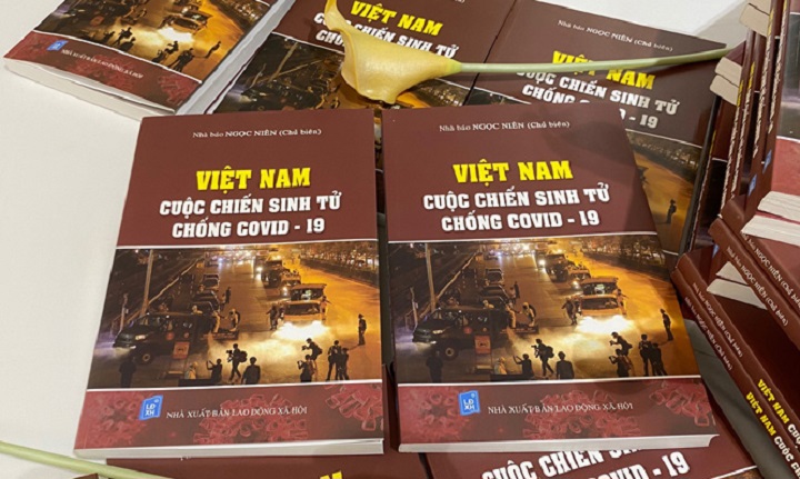 280 trang sách về "Việt Nam cuộc chiến sinh tử chống Covid-19" - Ảnh 1