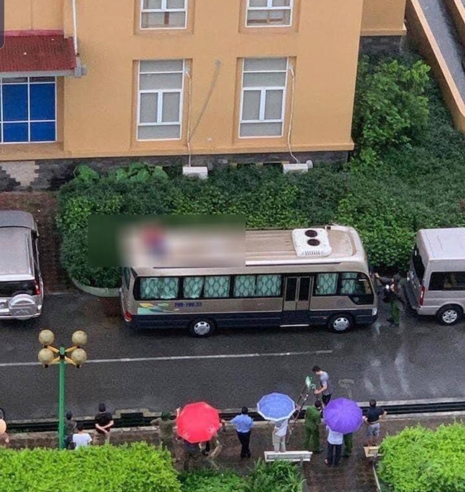 Hà Nội: Phát hiện xác người đàn ông trên nóc xe khách ở khu đô thị Nam Thăng Long - Ảnh 1