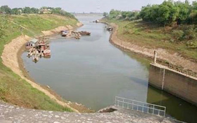 Hà Nội công bố tình trạng khẩn cấp sạt lở sông Bùi, sông Đáy tại huyện Chương Mỹ - Ảnh 1