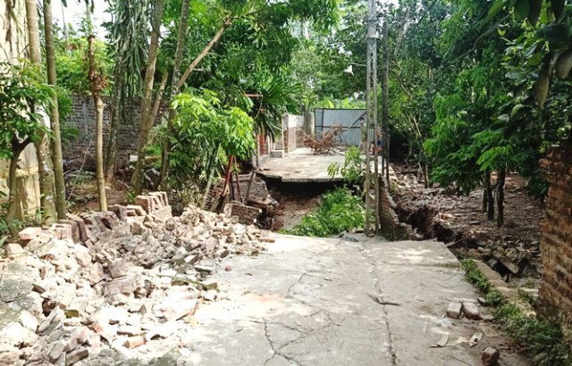 Khoan giếng ngầm gây sụt lún nghiêm trọng tại huyện Ứng Hòa - Ảnh 1