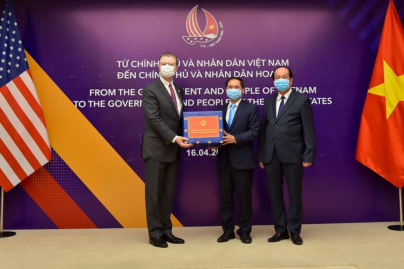 Đại sứ Hoa Kỳ cảm ơn Việt Nam hỗ trợ vật tư y tế chống đại dịch Covid-19 - Ảnh 1