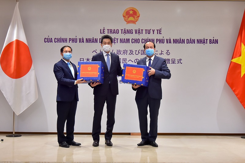 Đại sứ Hoa Kỳ cảm ơn Việt Nam hỗ trợ vật tư y tế chống đại dịch Covid-19 - Ảnh 2