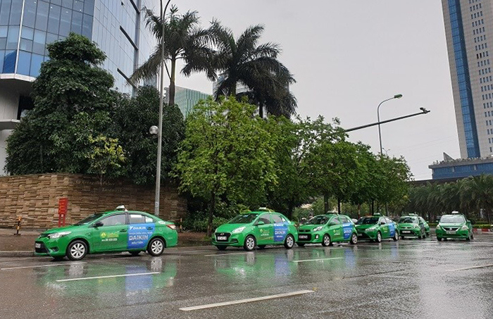 Hà Nội: Taxi, xe ôm công nghệ hào hứng khi nới lỏng giãn cách xã hội - Ảnh 1