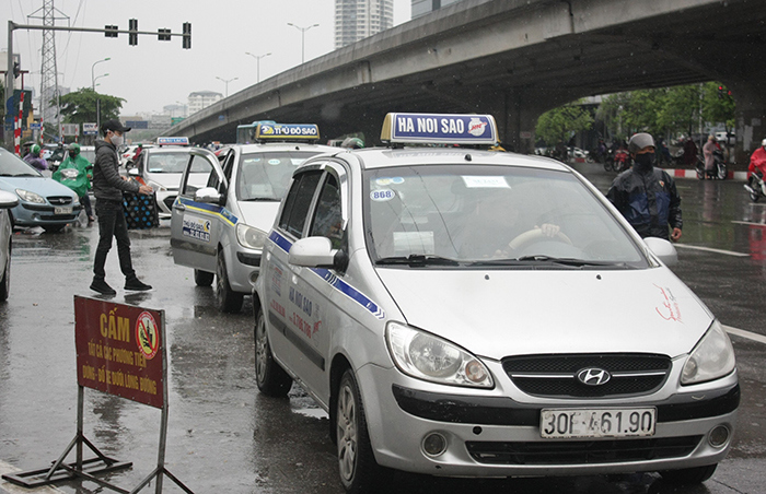 Hà Nội: Taxi, xe ôm công nghệ hào hứng khi nới lỏng giãn cách xã hội - Ảnh 6