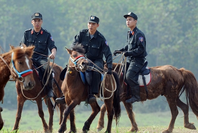 Đại biểu Quốc hội dự buổi diễu hành của Khối Cảnh sát cơ động Kỵ binh - Ảnh 2