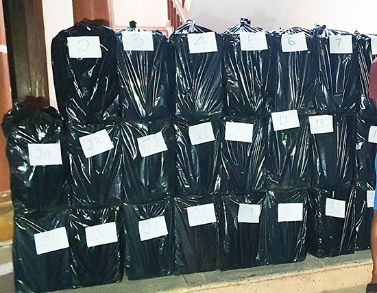 Quảng Trị: Bắt giữ vụ vận chuyển 25.000 gói thuốc lá lậu - Ảnh 1