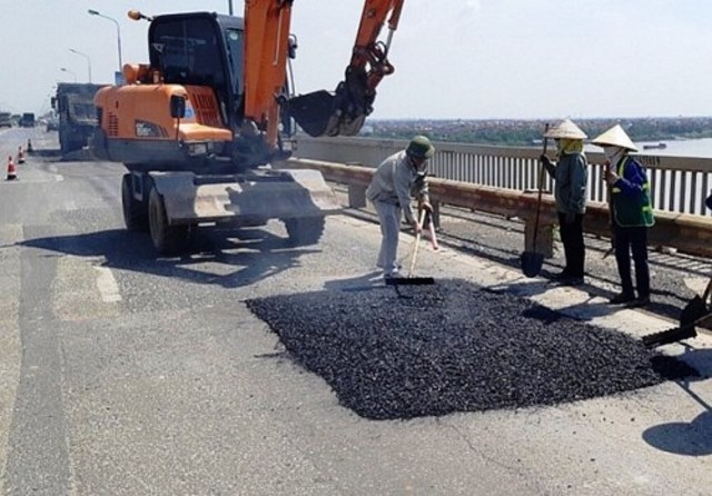 Đã có phương án chi tiết sửa chữa mặt cầu Thăng Long - Ảnh 1