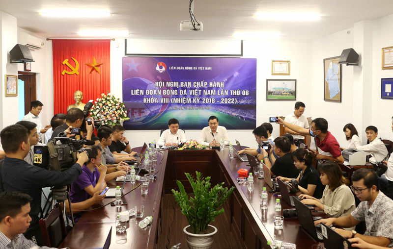 V-League 2020 thay đổi thể thức thi đấu, bỏ ngỏ khán giả được vào sân - Ảnh 1