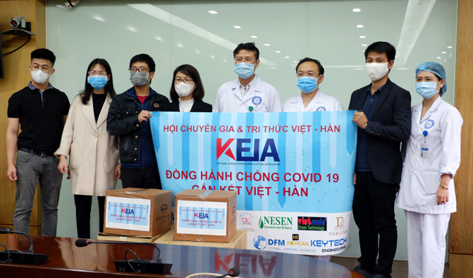 VKEIA tặng sản phẩm hỗ trợ y tế cho Bệnh viện Nội tiết Trung ương - Ảnh 1