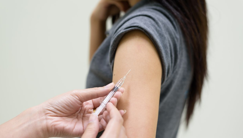 Thỏa thuận cung cấp 1 tỷ liều vaccine ngừa Covid-19 mỗi năm - Ảnh 1