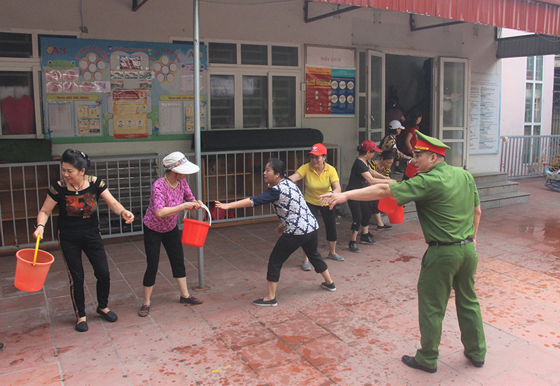 Quận Ba Đình: Diễn tập chữa cháy và cứu nạn, cứu hộ tại phường Vĩnh Phúc - Ảnh 2