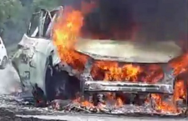 Nghệ An: Ô tô cháy trơ khung trên đường, tài xế bị bỏng nặng - Ảnh 2