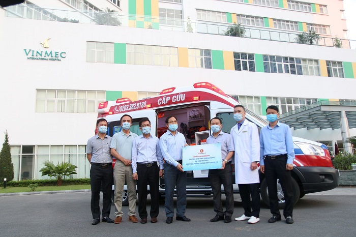 Vingroup tặng xe cứu thương hiện đại phục vụ chống dịch Covid-19 - Ảnh 1