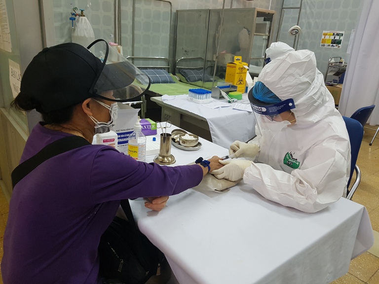 Toàn bộ mẫu xét nghiệm tại 4 chợ đầu mối ở Hà Nội đều âm tính với SARS-CoV-2 - Ảnh 1