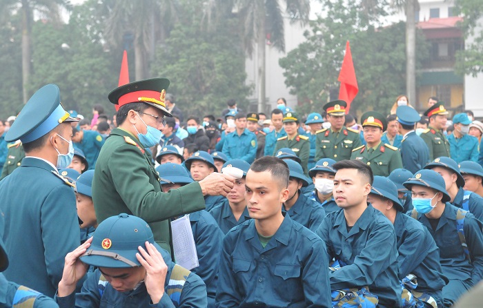 Chủ tịch UBND TP Hà Nội Nguyễn Đức Chung động viên tân binh lên đường nhập ngũ - Ảnh 2