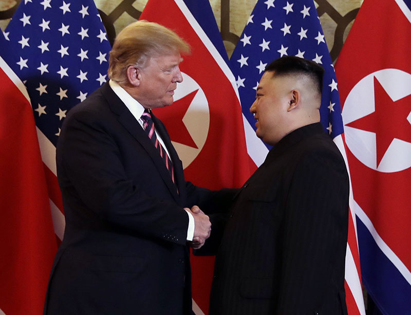 Những khoảnh khắc thân thiện của lãnh đạo Trump - Kim trong ngày đầu Thượng đỉnh - Ảnh 2