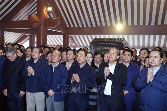 Thủ tướng Nguyễn Xuân Phúc dâng hương tưởng nhớ Bác Hồ - Ảnh 2