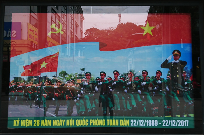 Hà Nội trang hoàng cờ hoa rực rỡ kỷ niệm Chiến thắng Điện Biên Phủ trên không - Ảnh 13
