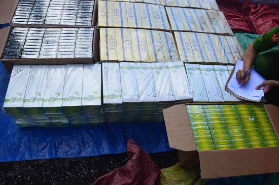 Quảng Ngãi: Bắt hơn 15.000 bao thuốc lá lậu - Ảnh 2