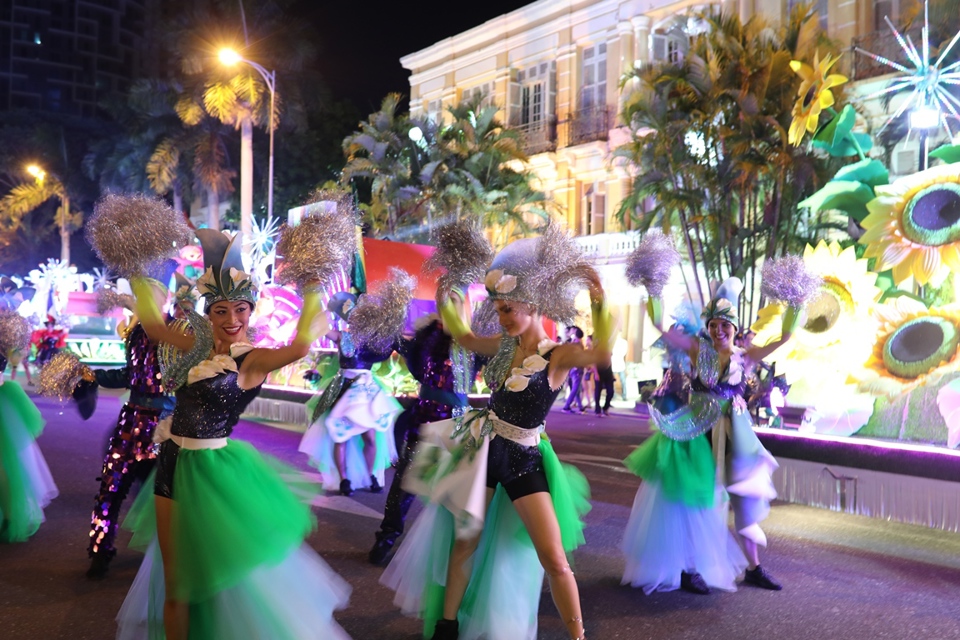 Carnival đường phố DIFF 2019 tiếp tục khuấy động không gian phố đêm Đà Nẵng - Ảnh 2