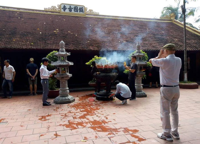 Hà Nội: Người dân lên chùa nguyện cầu mùa Vu Lan - Ảnh 3