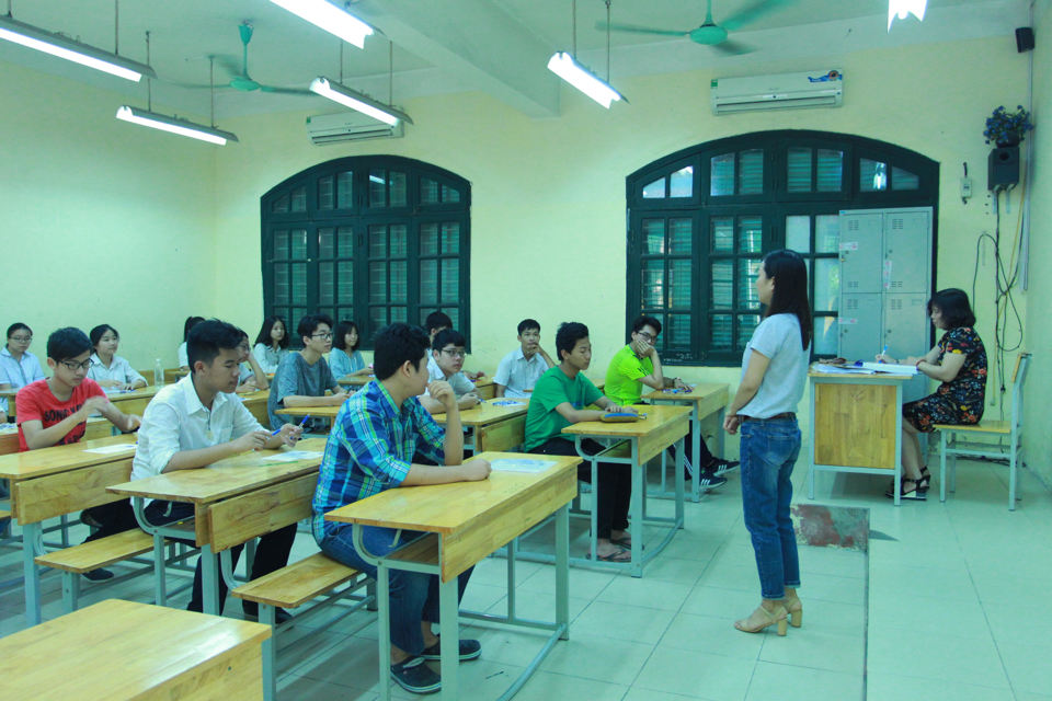 Học sinh Hà Nội kết thúc môn thi đầu tiên kỳ thi tuyển sinh lớp 10 - Ảnh 3