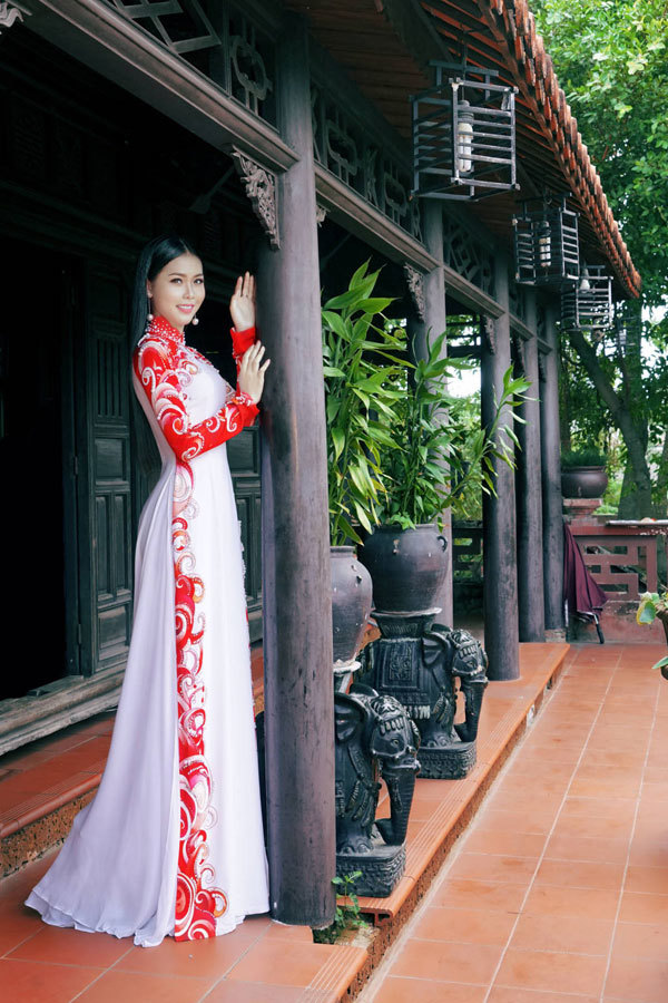 Hoa hậu Kim Ngọc cùng Á hậu Ngọc Huyền thướt tha với áo dài - Ảnh 4