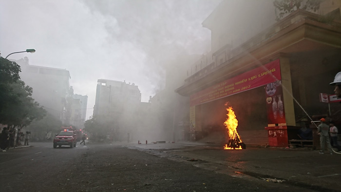 Hà Nội: Cứu 5 người mắc kẹt trong vụ cháy chợ Hà Đông - Ảnh 4