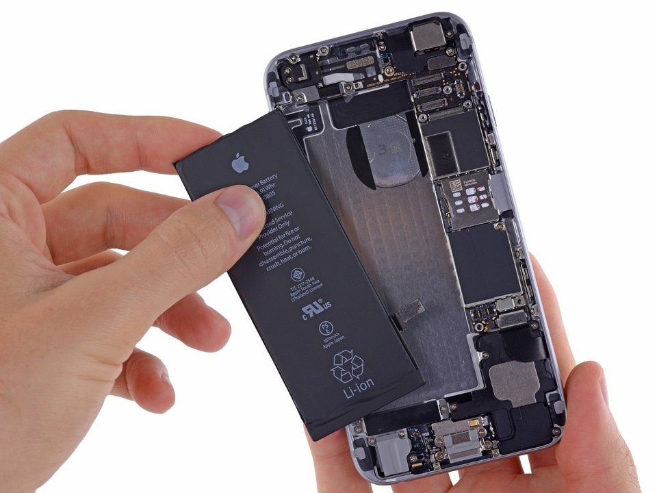 Thay pin iPhone tại Việt Nam giá 729.000 đồng, hỗ trợ cả xách tay - Ảnh 1