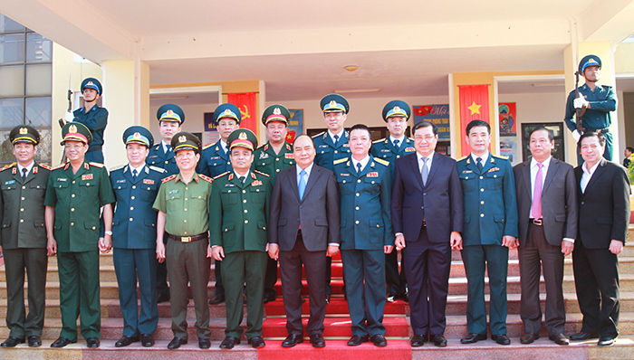 Thủ tướng thăm, chúc Tết Sư đoàn Không quân 372 - Ảnh 2
