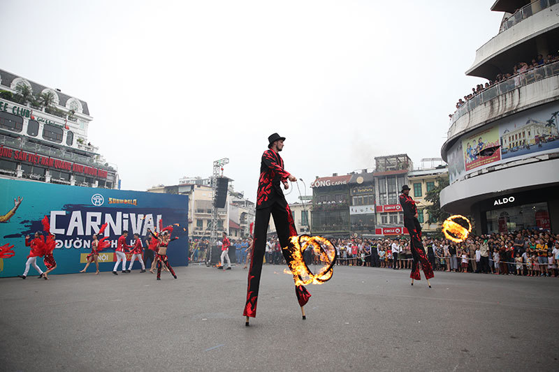 [Ảnh] Rực rỡ Carnival đường phố Hà Nội kỷ niệm 20 năm "Thành phố Vì hòa bình" - Ảnh 6