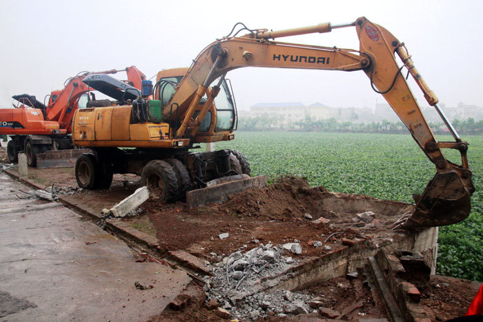Cưỡng chế vi phạm xây dựng tại xã Tiền Phong, huyện Mê Linh - Ảnh 3