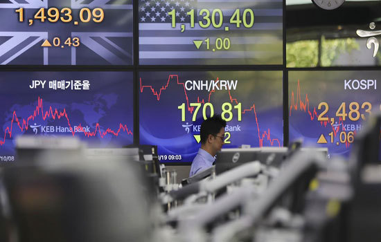 Cổ phiếu châu Á đi lên, S&P 500 tăng kỷ lục sau thỏa thuận đình chiến thương mại - Ảnh 1