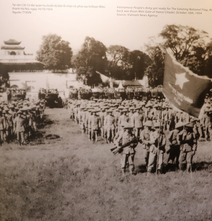 Hình ảnh hiếm về ngày Giải phóng Thủ đô năm 1954 - Ảnh 3