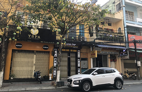 Nhiều quán cà phê, cửa hàng quần áo ở Đà Nẵng thông báo đóng cửa vì dịch Covid-19 - Ảnh 2
